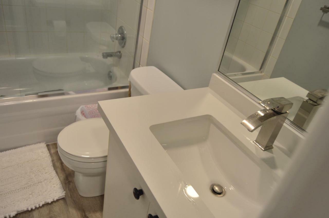Jane'S Cozy Suite Surrey Esterno foto